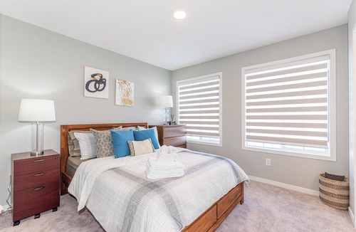 Southwest Edmonton House | New Lavender Home /2 Living Spaces /Pet friendly