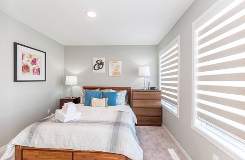 Southwest Edmonton House | New Lavender Home /2 Living Spaces /Pet friendly