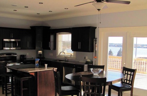 Bayview House | New London Bay Cottage