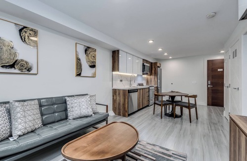 Downtown Vancouver Apartment | NEW - Luxury - 1 Bedroom - Walk to the Beach - 1168 Pendrell