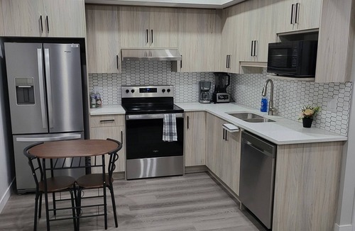 Northwest Calgary Apartment | New Luxury 2 Bedroom + Den Suite NW Calgary