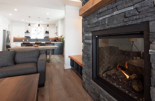 Silver Star Mountain Ski Chalet | NEW Luxury View Duplex on The Ridge – Ski-In/out with lots of extras!