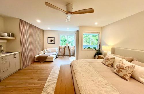 Regional District of Nanaimo Apartment | NEW Modern Oceanside Suite with King Bed, Water Views, Resort Pool & Hot Tub