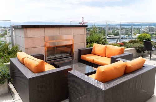 Downtown Victoria Apartment | New! Ocean and Mountain View King Suite
