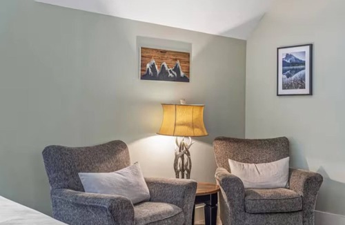 Canmore Hotel | *NEW ON MARKET, One Spacious Room with King bed & Sofa bed with pool and hot tub