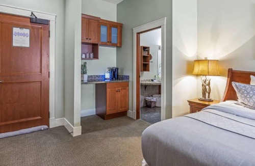 Canmore Hotel | *NEW ON MARKET, One Spacious Room with King bed & Sofa bed with pool and hot tub