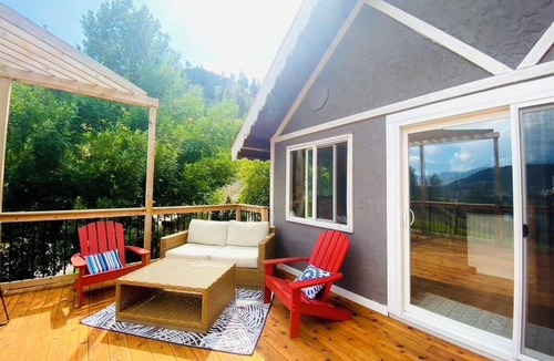 Okanagan-Similkameen Cabin | New! Renovated Pickers Cabin with beautiful views !