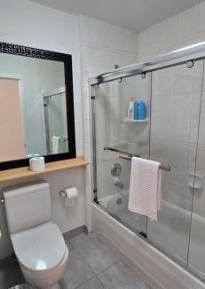 New Westminster Hotel | New Royal Inn