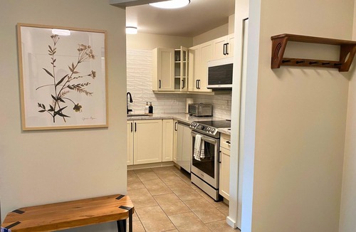 Fairfield Condo | New! Spacious 1BR Cook St Village Condo w/Parking
