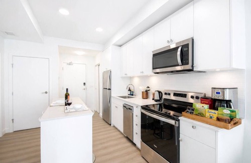 Crescent Heights Apartment | New Suite Near DT Stampede UG Park Banff Pass