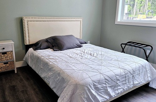 Salmon Arm Apartment | New suite with lake view