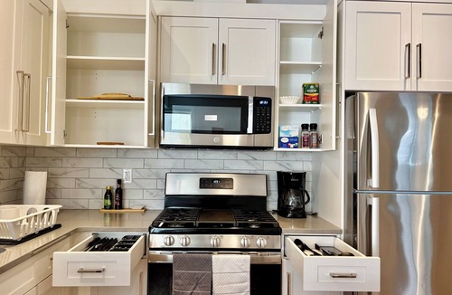 Surrey Apartment | New White Rock Suite Close to Pier and Border