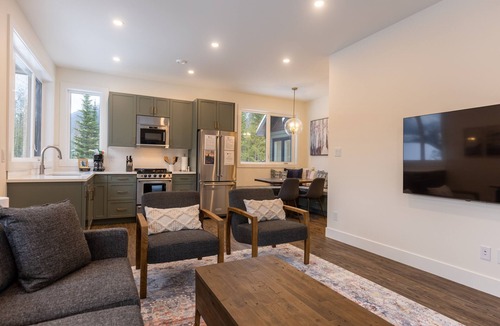Fernie Ski Chalet | Newly Built 2 Bedroom with Private Hot Tub