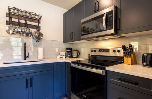 Fernie Ski Chalet | Newly Built 2 Bedrooms. Sleeps 4 Adults. AC