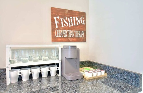 Fraserview House | Newly Built 2BR, 15 Min to Airport, 20 Min to DT
