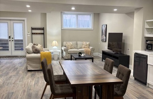 Englemount - Lawrence Apartment | Newly Decorated Family-friendly Home Comfortable & Modern Midtown, TTC Shopping