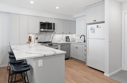 Silver Star Mountain House | Newly renovated condo in Pinnacles - BBQ, hot tub, laundry, bike to your door