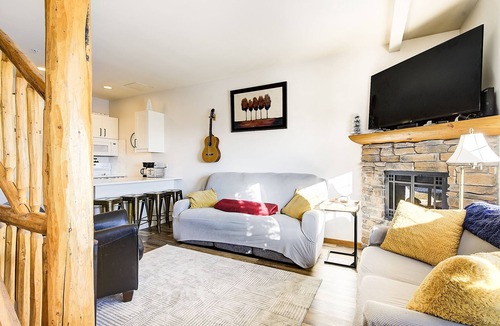 Big White Ski Resort House | Newly renovated 3 bed/2 bath townhome (with hot tub) in Happy Valley - Big White