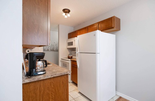 Fort McMurray Apartment | Newly Renovated 2BR | w/ Free Parking & Fast WiFi