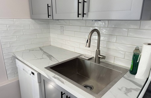 Canyon Heights House | Newly Renovated 2 BED 2 BATH Garden Suite