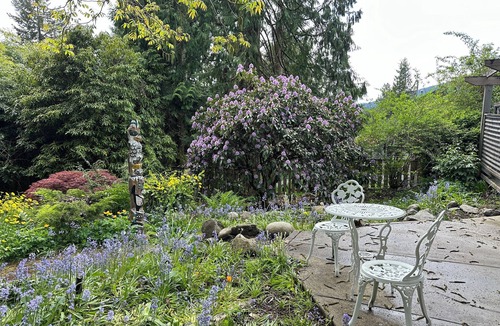 Canyon Heights House | Newly Renovated 2 BED 2 BATH Garden Suite