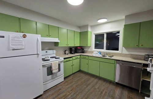 Stewart House | NEWLY RENOVATED! Cozy Mountain View Home with Fenced Back yard and Fire Pit.