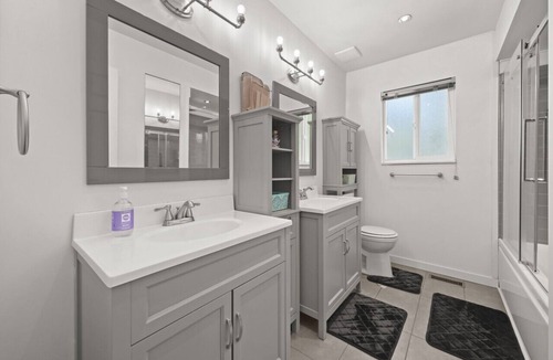 Langley House | Newly Renovated Langley Stylish Home w/ Large Yard