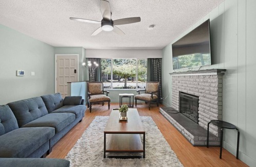 Langley House | Newly Renovated Langley Stylish Home w/ Large Yard