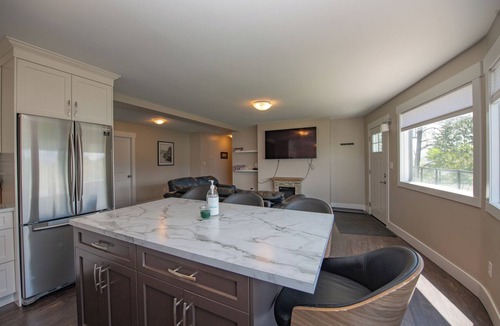 Vernon House | Newly renovated with Lakeviews, big yard, minutes to Silver Star/Golf/Wineries.