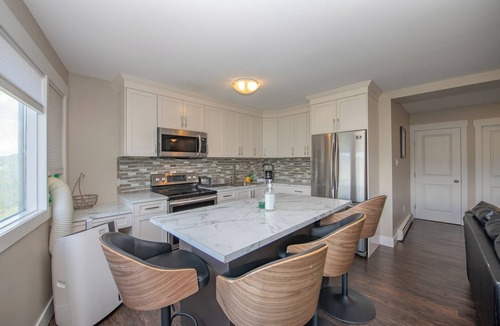 Vernon House | Newly renovated with Lakeviews, big yard, minutes to Silver Star/Golf/Wineries.