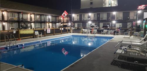 Niagara Falls Hotel | Niagara Falls Courtside Inn