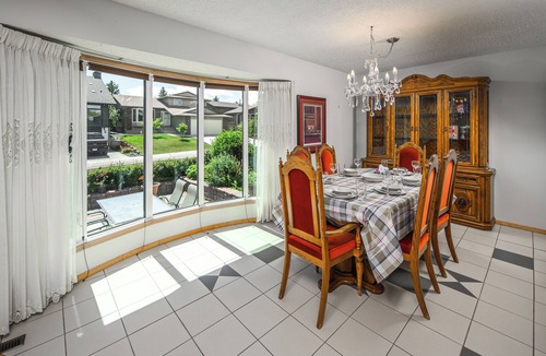 Northwest Calgary House | Nice 3 Bedroom Double Garage Fully Fence Yard Close to Stempede 10 mins to DT