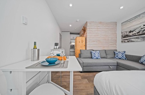 Whistler Creekside Apartment | Nita Lake Top-Floor Studio w/Sauna & Hot tub