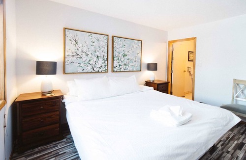Yellowknife Apartment | NN - The Aurora Bayside Inn, 3 Bedroom Suite
