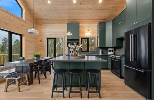 East Kootenay House | Nordic Nest | Barrel Sauna | Fireplace | Fire Pit