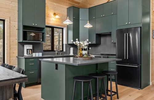 East Kootenay House | Nordic Nest | Barrel Sauna | Fireplace | Fire Pit