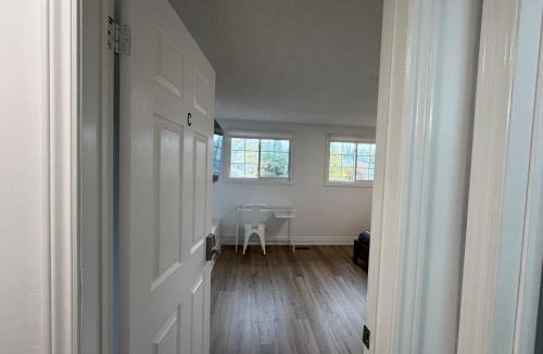Barrie House | North Barrie !C Cozy and Spacious Private Bedroom with Shared Bathroom