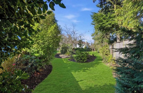 Delta House | North Delta house, with private room, bathroom and free parking.