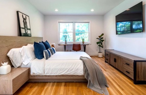 Riverhead Other | North Fork Wine Country Retreat