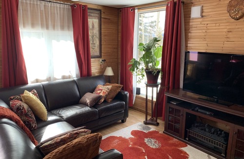 Whitehorse Cabin | Northern Flare cabin with mountain view 5 min from Nordic Eclipse