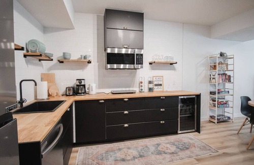Northwest Edmonton Condo | NYC Loft Inspired 12 mins to WEM Vintage arcade