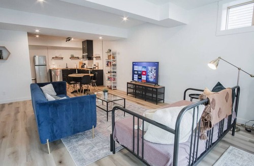 Northwest Edmonton Condo | NYC Loft Inspired 12 mins to WEM Vintage arcade