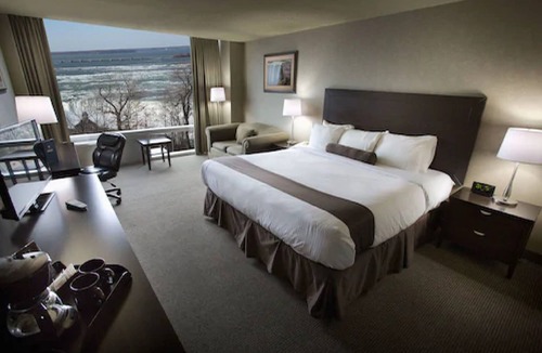 Fallsview Hotel | Oakes Hotel Overlooking the Falls