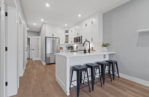Harrison Hot Springs Condo | Oasis - Brand New Harrison 1BR + Den!