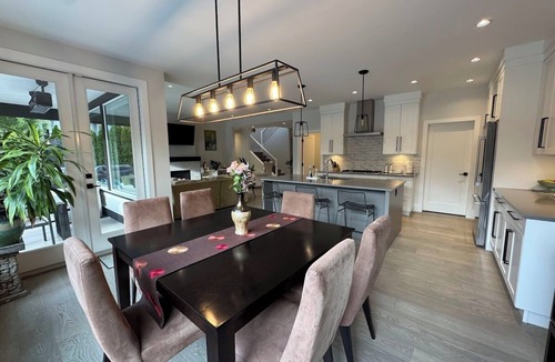 White Rock House | Oasis retreat with Pool and Hot Tub. Near White Rock Beach!