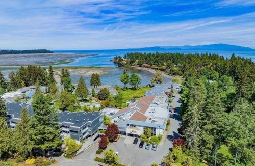 Regional District of Nanaimo Condo | Ocean Front Nature Resort !