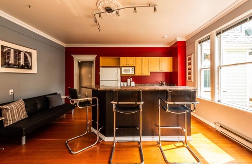 James Bay Apartment | Ocean Island Garden Suites