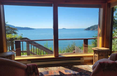 Bowen Island Cabin | Ocean & Mountain View Cabin