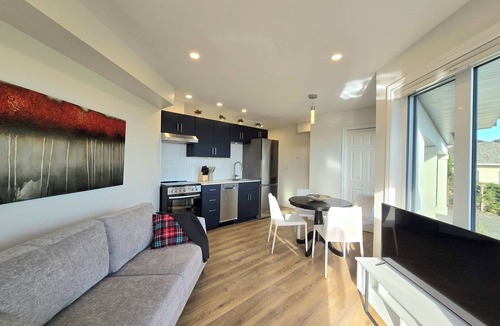 Colwood House | Ocean & Mountain Views | Private Suite