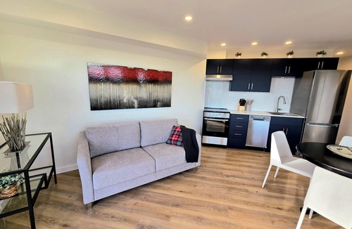 Colwood House | Ocean & Mountain Views | Private Suite